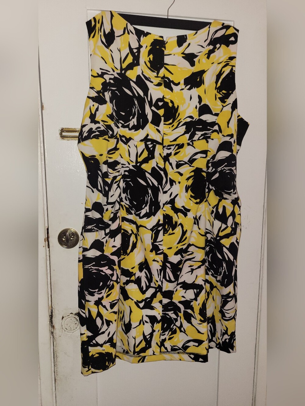 Women's Sleeveless Floral Dress in Yellow, White, Black, Sleeveless Dress Sz 24W - Picture 4 of 6
